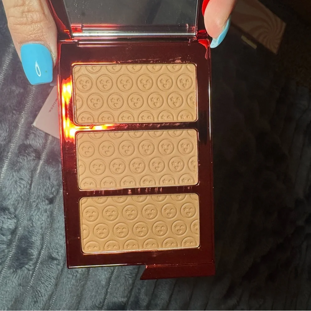 One size made for shade bronzer trio light